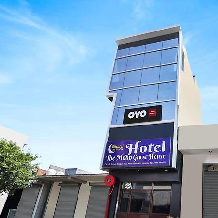 Hotel O The Moon Bareilly Exteriör bild