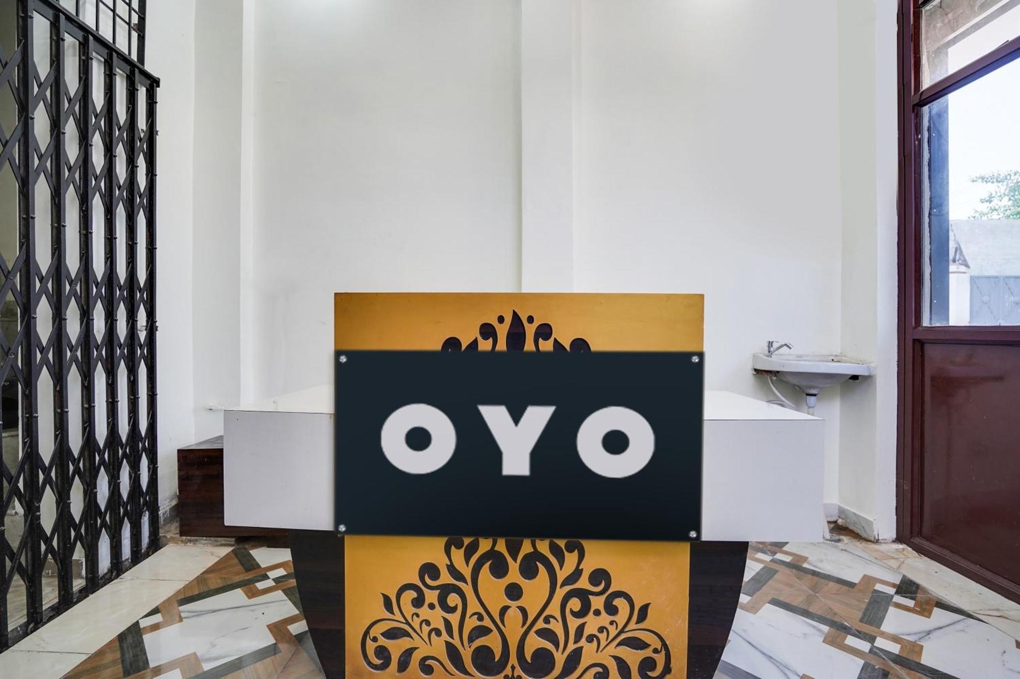 Hotel O The Moon Bareilly Exteriör bild