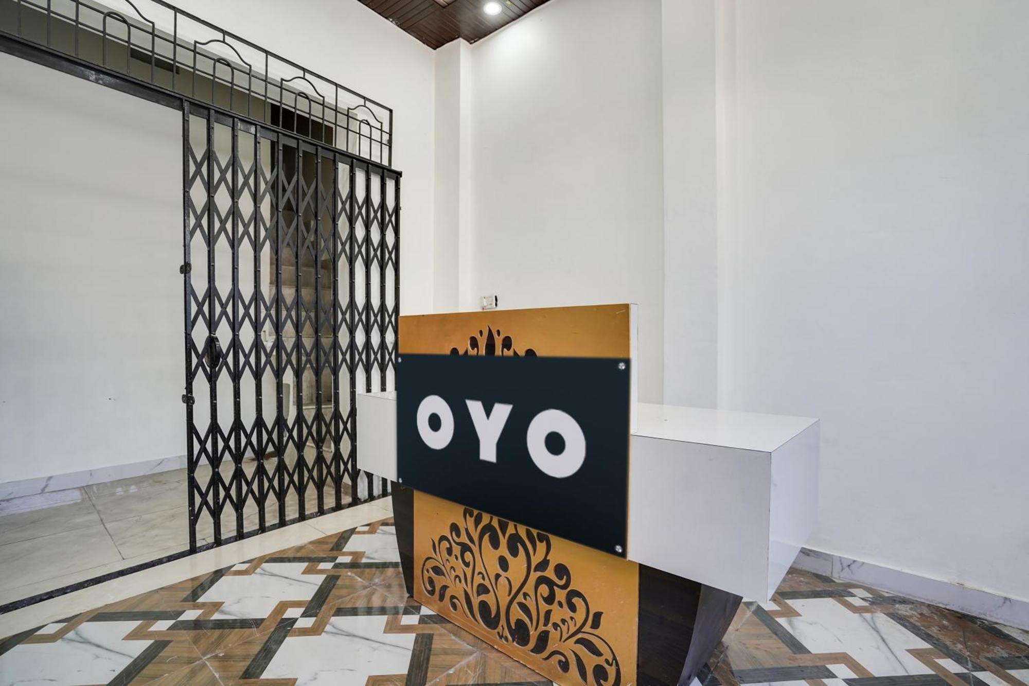 Hotel O The Moon Bareilly Exteriör bild
