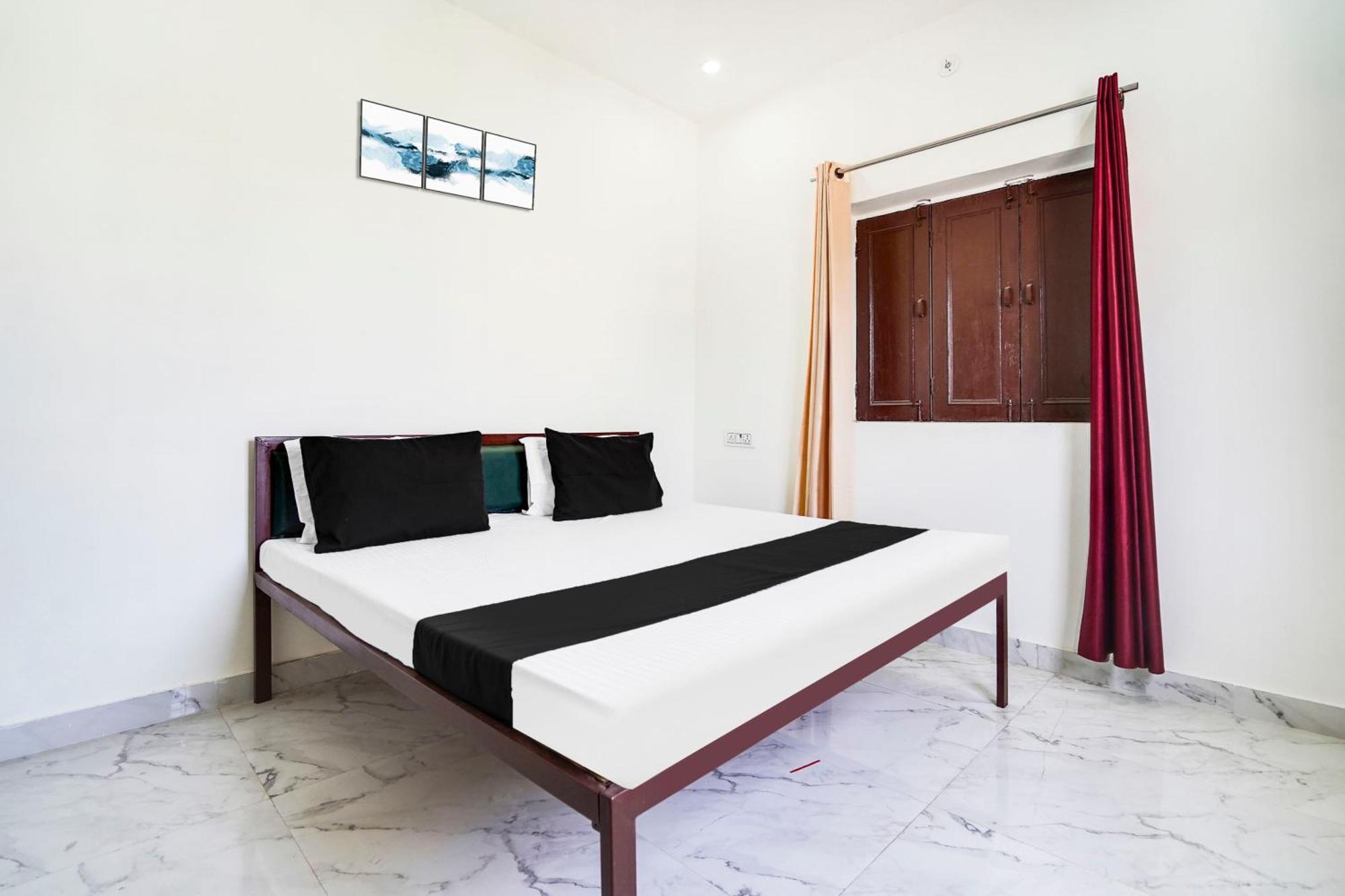 Hotel O The Moon Bareilly Exteriör bild