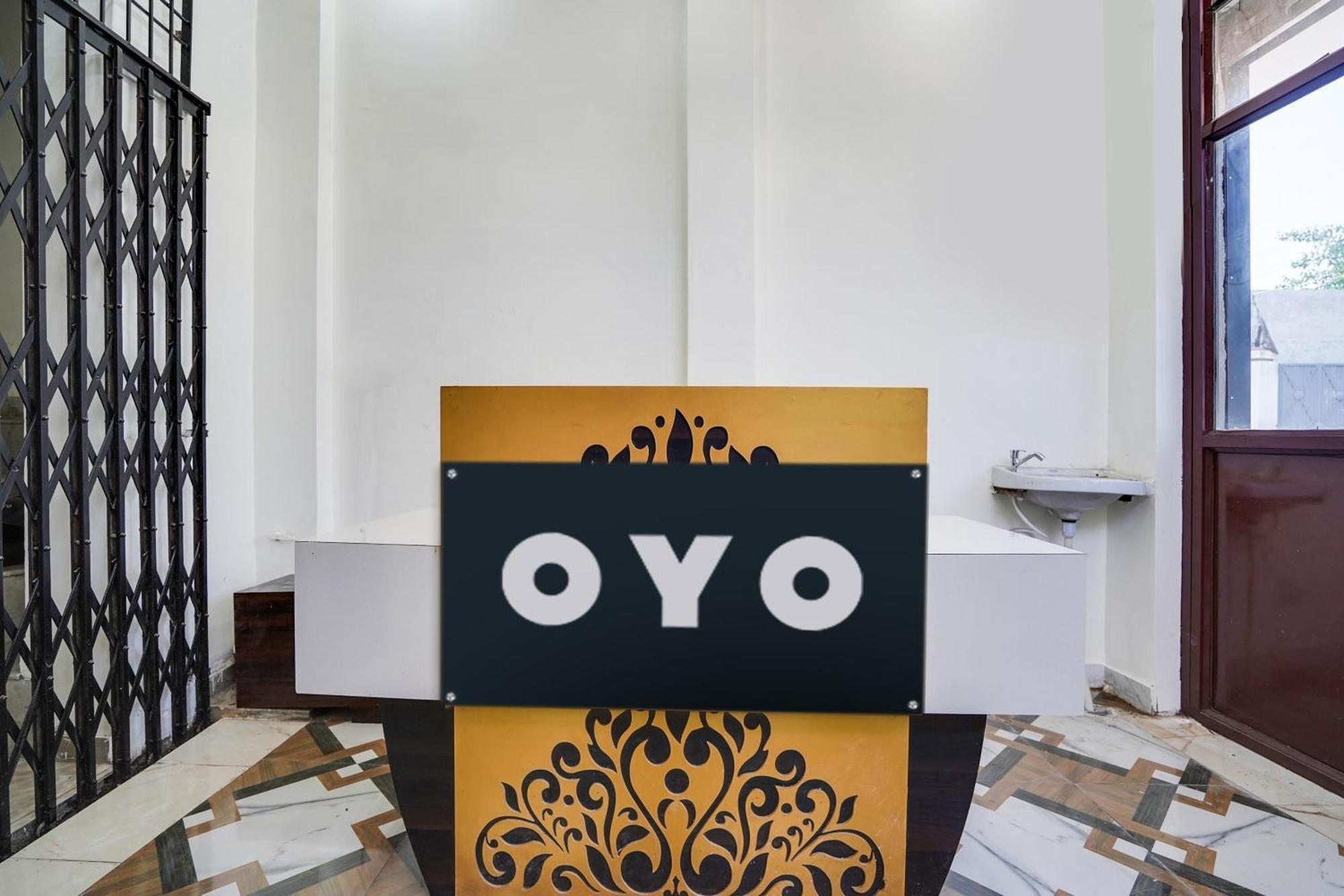 Hotel O The Moon Bareilly Exteriör bild